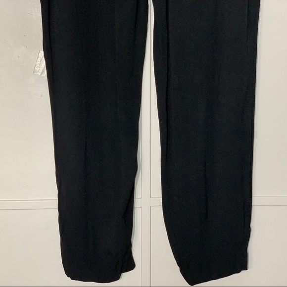 Halogen Relaxed Cropped Pants in Black - Picture 7 of 10